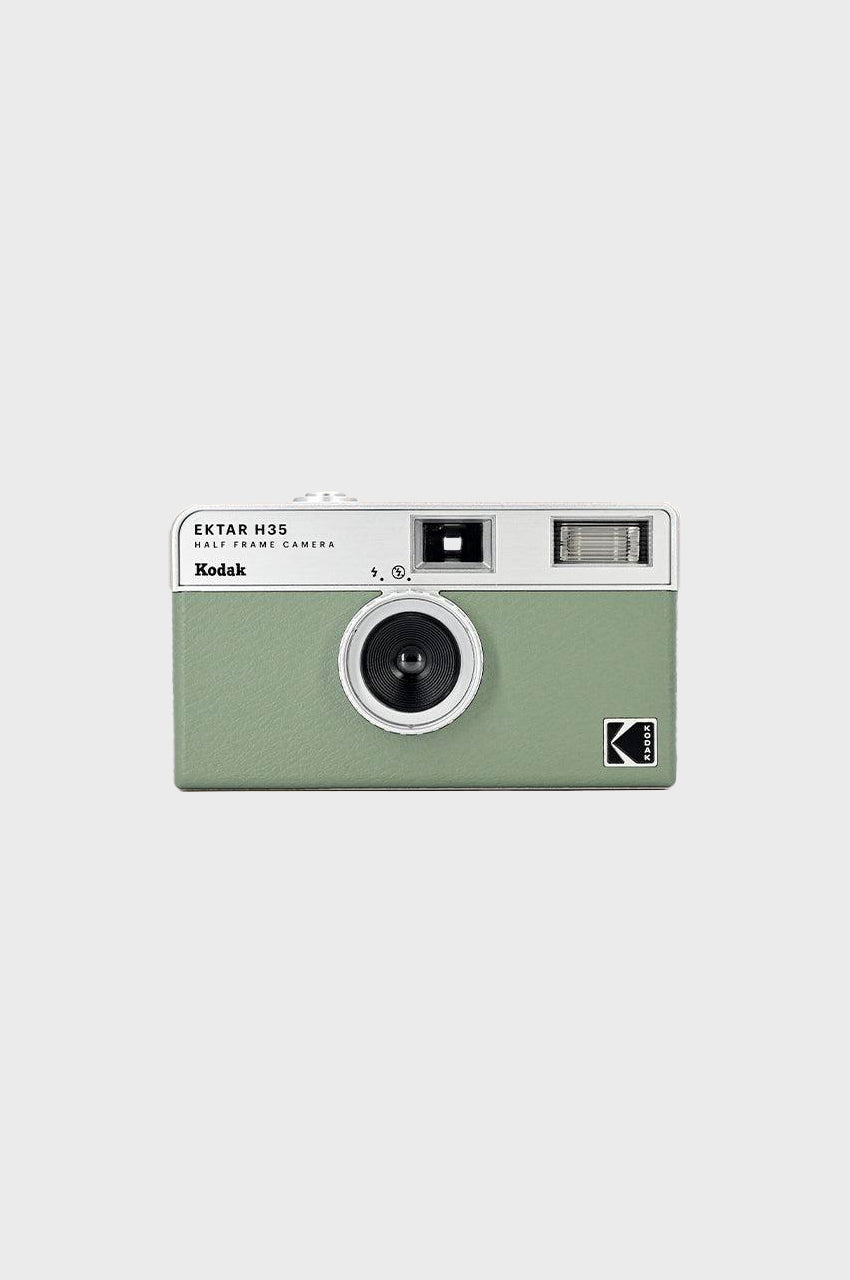 Kodak H35 Sage + Fujifilm 400 + Pilas AAA