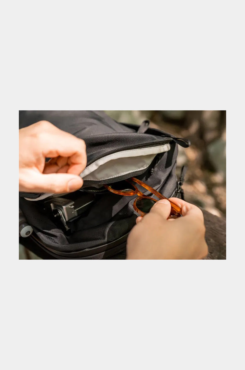 Moment Everything Backpack 21L Overnight - Black