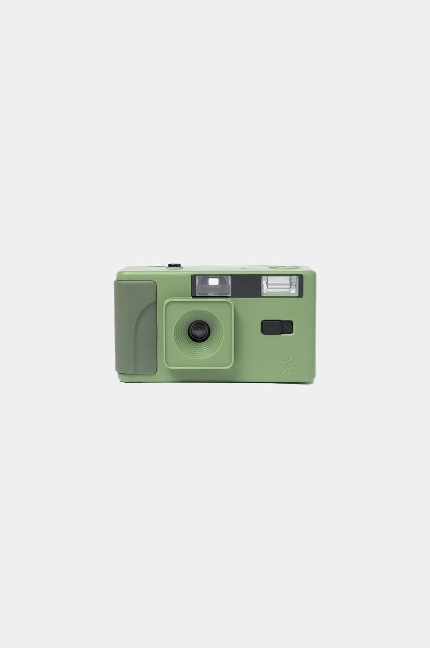 Cámara Long Weekend Moss Green + Ultramax 36 exp + Pilas AAA