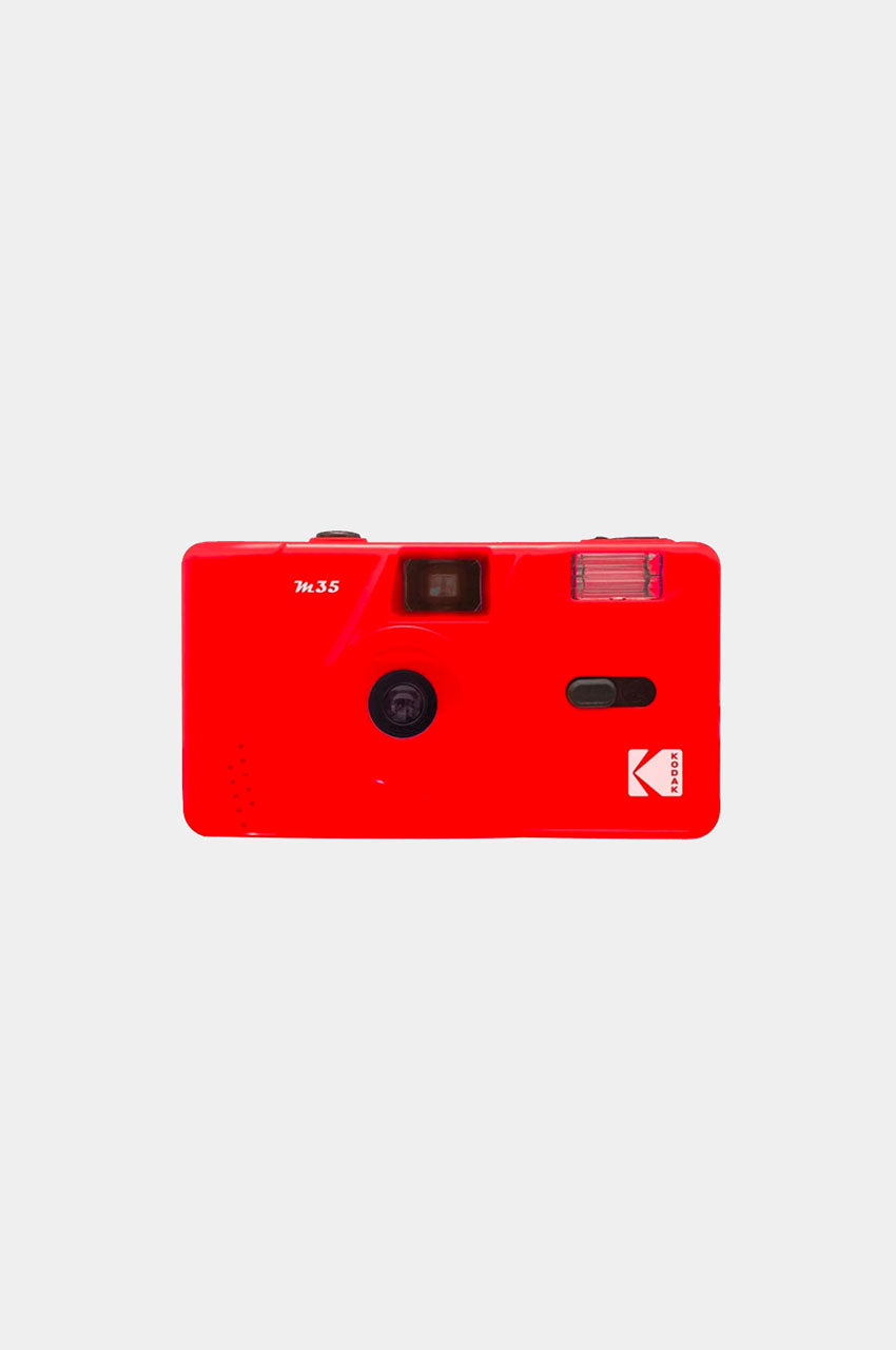 Cámara M35 Roja + Fuji 400 36 exp + Pilas AAA