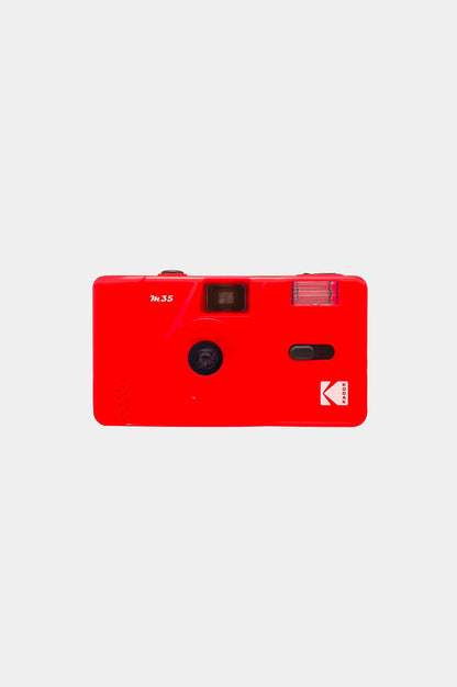 Cámara M35 Roja + Fuji 400 36 exp + Pilas AAA