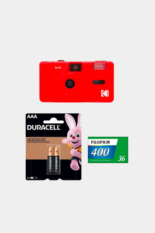 Cámara M35 Roja + Fuji 400 36 exp + Pilas AAA